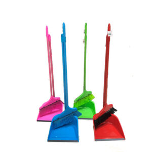 PLASTIC BROOM W/HANDLED SCOOP  75CM